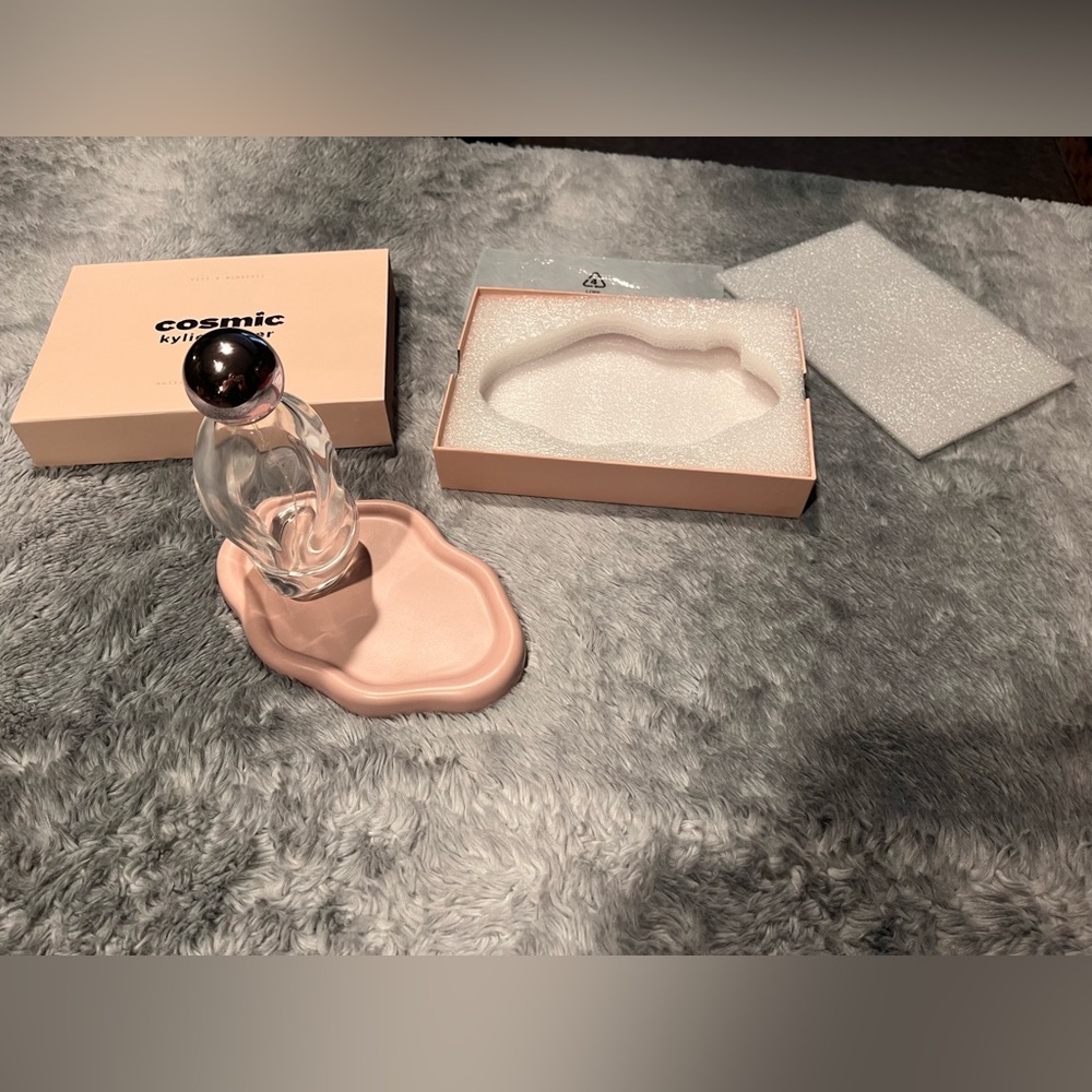 Kylie Jenner ‘Cosmic’ Bag and Tray - Picture 3 of 9